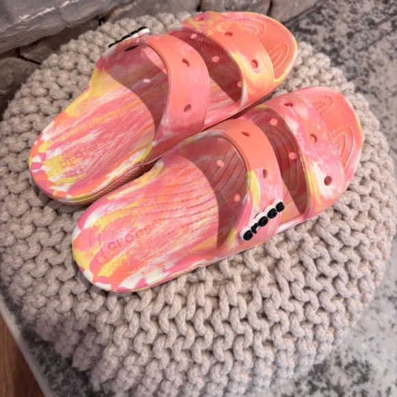 EUC Women’s Crocs Classic Peach Orange Marble Sandal Two Strap w/ Accent Sz 9 - Picture 11 of 11